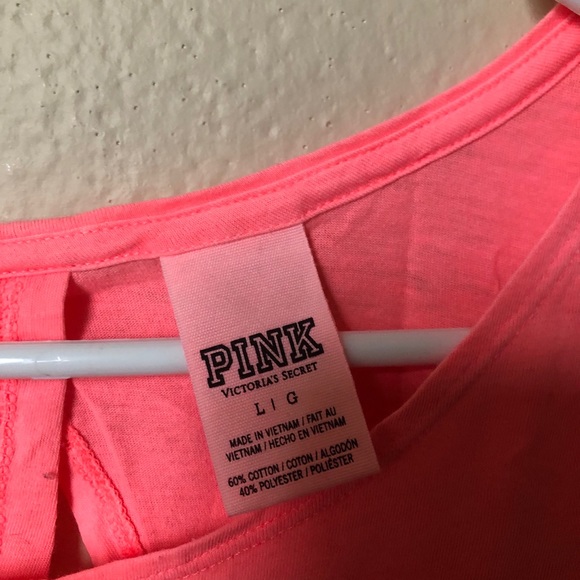 I’m On Vacation VS Pink Shirt - Picture 2 of 3